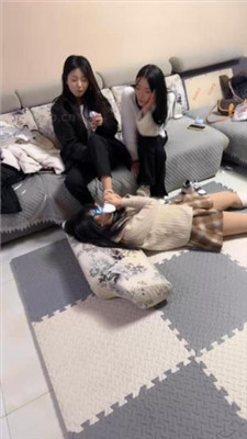 【精神小妹】双S-母畜-闻舔白袜裸足/喂漱口水_HD绳艺资源