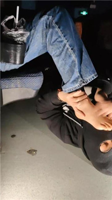 图片[3]_【樱樱】空姐S电影院羞辱玩虐脚下奴【二】_HD绳艺资源