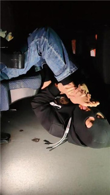 图片[2]_【樱樱】空姐S电影院羞辱玩虐脚下奴【四】_HD绳艺资源