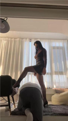 【黛帝】转胯爬行/耳光/高跟美腿蹂躏/喂食酸奶_HD绳艺资源