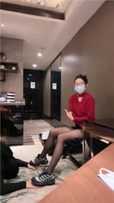 【jenn】踩踏狗爪/耳光/转胯/黑丝脚狂舔_HD绳艺资源