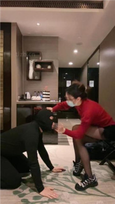 图片[2]_【jenn】踩踏狗爪/耳光/转胯/黑丝脚狂舔_HD绳艺资源