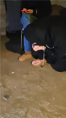 【樱樱】阳台-车内;让贱奴舔雪地靴白袜臭脚【上】_HD绳艺资源