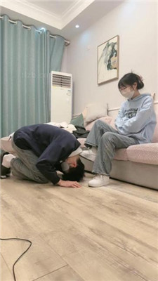 【嘀嘀哒嘀】小白鞋棉袜踩踏喂食/清理脏鞋底/伺候洗漱/骑马_HD绳艺资源