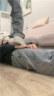 图片[6]_【嘀嘀哒嘀】小白鞋棉袜踩踏喂食/清理脏鞋底/伺候洗漱/骑马_HD绳艺资源