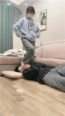 图片[8]_【嘀嘀哒嘀】小白鞋棉袜踩踏喂食/清理脏鞋底/伺候洗漱/骑马_HD绳艺资源