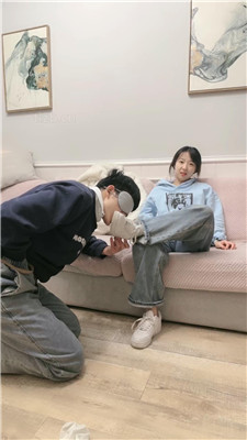 图片[16]_【嘀嘀哒嘀】小白鞋棉袜踩踏喂食/清理脏鞋底/伺候洗漱/骑马_HD绳艺资源