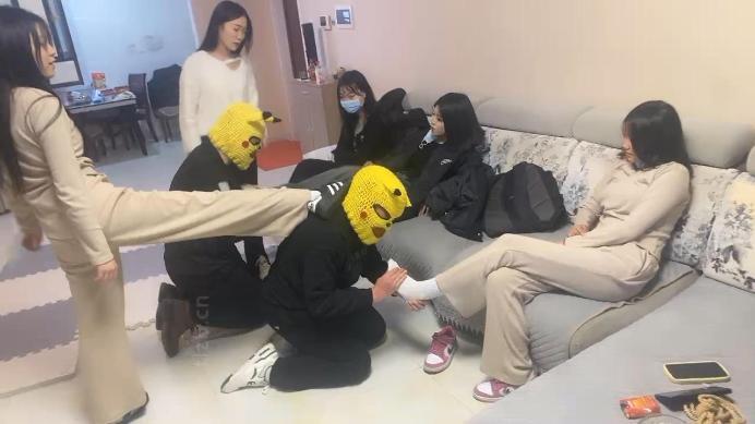 图片[10]_【精神小妹】5S真实欺凌虐双奴-群踩群踹/耳光_HD绳艺资源