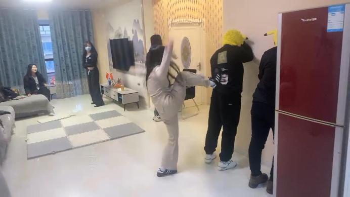 图片[15]_【精神小妹】5S真实欺凌虐双奴-群踩群踹/耳光_HD绳艺资源