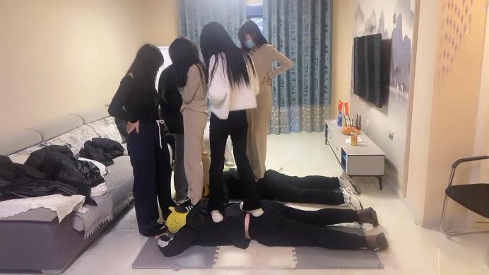 图片[16]_【精神小妹】5S真实欺凌虐双奴-群踩群踹/耳光_HD绳艺资源