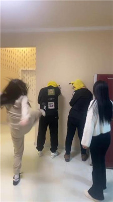 图片[20]_【精神小妹】5S真实欺凌虐双奴-群踩群踹/耳光_HD绳艺资源