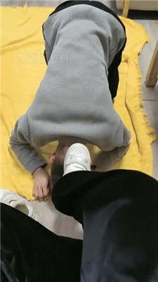 图片[10]_【舞池大人】全体重踩踏三只地毯狗_HD绳艺资源