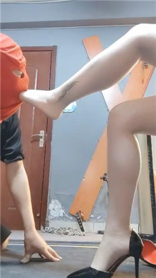 图片[10]_【东营天香百合】胯下辱/舔玉足/鞋尖插嘴_HD绳艺资源