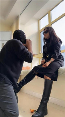 图片[13]_【辣姐】贱奴养成计划-迷恋靴子黑丝美腿_HD绳艺资源