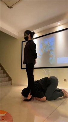 图片[2]_【辣姐】白领S高跟踩虐老板狗/狗盆喂狗粮/舔脚趾_HD绳艺资源