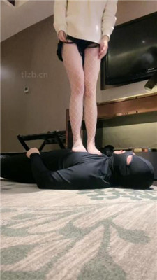 图片[15]_【jenn】闻舔棉鞋白丝袜/踢踹/骑马转胯/踩踏_HD绳艺资源