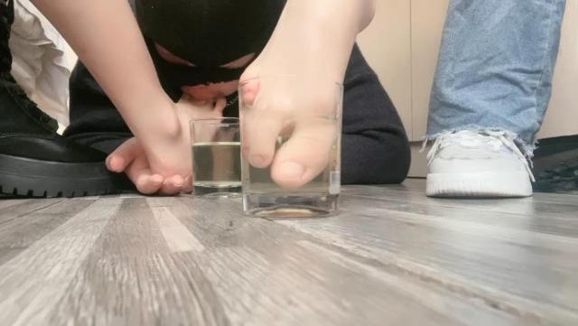 图片[2]_【LL77】双S姐妹花-小白鞋长靴踩/赏赐圣水【双视角版】_HD绳艺资源