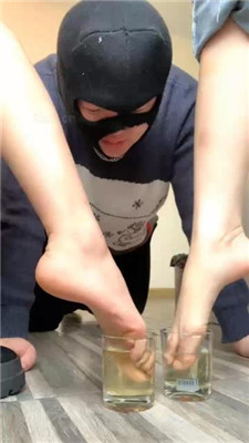 图片[16]_【LL77】双S姐妹花-小白鞋长靴踩/赏赐圣水【双视角版】_HD绳艺资源