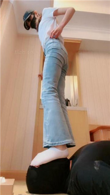 图片[15]_【美娜格格】超高难度挑战-运动后脏鞋原味白袜虐打_HD绳艺资源