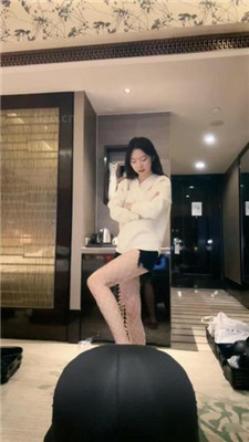 图片[11]_【jenn】闻舔棉鞋白丝袜/踢踹/骑马转胯/踩踏_HD绳艺资源