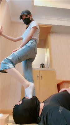 图片[17]_【美娜格格】超高难度挑战-运动后脏鞋原味白袜虐打_HD绳艺资源