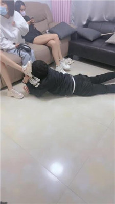 【文文文文】素人3S-运动鞋原味棉袜气味辱/踩踏虐打【四视角版】_HD绳艺资源