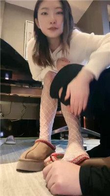 图片[4]_【jenn】闻舔棉鞋白丝袜/踢踹/骑马转胯/踩踏_HD绳艺资源