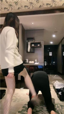 图片[8]_【jenn】闻舔棉鞋白丝袜/踢踹/骑马转胯/踩踏_HD绳艺资源