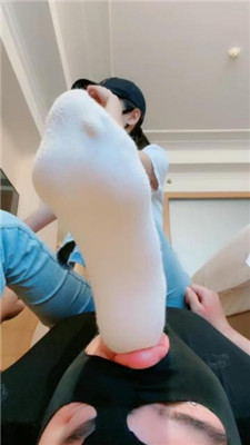 图片[13]_【美娜格格】超高难度挑战-运动后脏鞋原味白袜虐打_HD绳艺资源