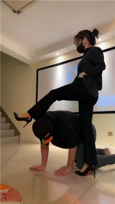 图片[4]_【辣姐】白领S高跟踩虐老板狗/狗盆喂狗粮/舔脚趾_HD绳艺资源