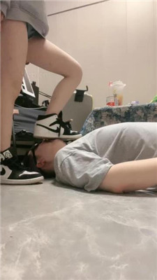 图片[12]_【香芋朱朱】黑丝脚踩踏喂食/伺候沐足/闻鞋踩踏_HD绳艺资源