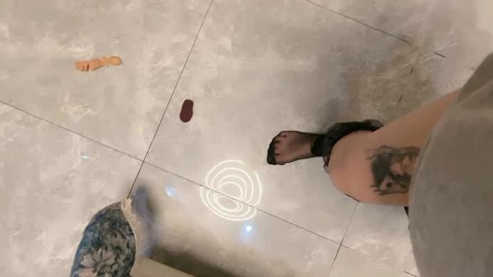 图片[3]_【香芋朱朱】黑丝脚踩踏喂食/伺候沐足/闻鞋踩踏_HD绳艺资源