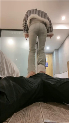 图片[10]_【乔妹】跪舔毛毛脏鞋/跳踩脚垫_HD绳艺资源