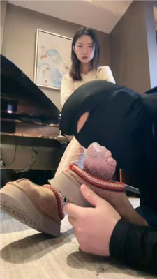 图片[3]_【jenn】闻舔棉鞋白丝袜/踢踹/骑马转胯/踩踏_HD绳艺资源