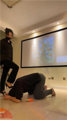 图片[11]_【辣姐】白领S高跟踩虐老板狗/狗盆喂狗粮/舔脚趾_HD绳艺资源