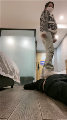 图片[8]_【乔妹】跪舔毛毛脏鞋/跳踩脚垫_HD绳艺资源