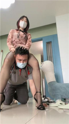 图片[4]_【朱砂痣】快递员偷闻臭鞋发现被暴揍_HD绳艺资源