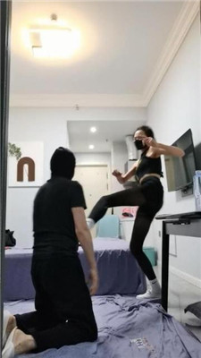 【皮皮】暴击虐-腿绞窒息/飞踹/全体重踩踏/虐乳_HD绳艺资源