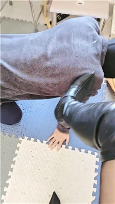 【豫安然】清理脏鞋底/长靴黑丝踩虐_HD绳艺资源