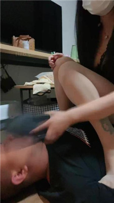 图片[11]_【莉宝儿】长靴肉丝美腿踩/下跪狂抽耳光/艺术闻鞋_HD绳艺资源