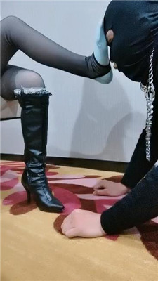 图片[8]_【三寸金脚】高跟长靴碾压踩/跪舔臭脚_HD绳艺资源