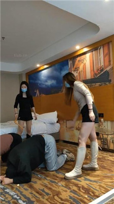 图片[19]_【小雅老师】双S虐双奴-长靴踢踹踩踏/脚插嘴/磕头/【双视角版】_HD绳艺资源