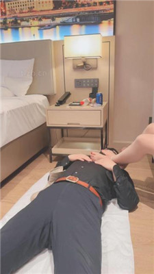 图片[9]_【赵奈奈】品尝裸足/踩脖窒息/吃白袜/清理白靴底_HD绳艺资源