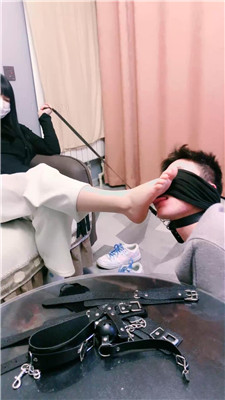 图片[9]_【大小姐S】牵狗链/跪舔脏鞋白袜/艺术闻鞋_HD绳艺资源