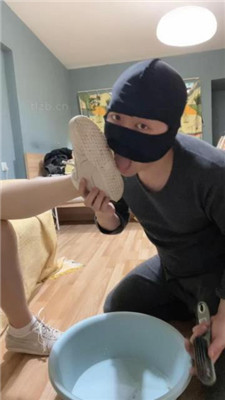 图片[4]_【黑泽兮】刷鞋匠实录-清理超脏小白鞋棉袜_HD绳艺资源