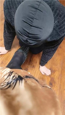 【宴青】钉子高跟-黑丝跪舔/脚蹂躏脸_HD绳艺资源