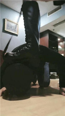 图片[15]_【婷S】转胯爬行/清理长靴/踩踏地板喂食_HD绳艺资源