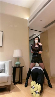 图片[3]_【仙女殿下】长靴/高跟/运动鞋助跑踢裆-踩踏钻胯_HD绳艺资源