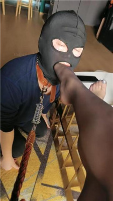 图片[13]_【咩祖】艺术舔脏鞋/狗链遛狗/插嘴脚踩喂食/口水_HD绳艺资源