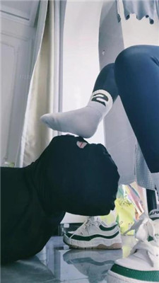 图片[10]_【奶糖】运动后超脏鞋臭白袜踩虐/气味控制辱_HD绳艺资源